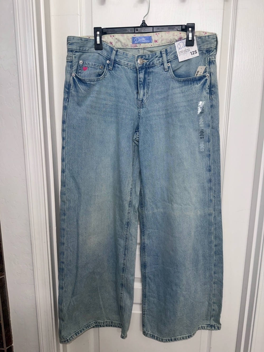 Aeropostale Super Low Rise Ultra Wide Leg Light Wash Jeans- NWT